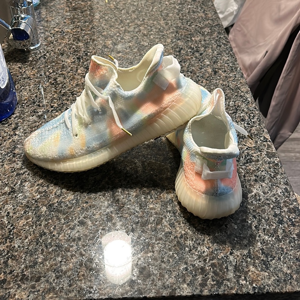 Men’s Yeezy Sneakers